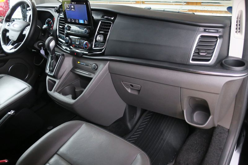 Ford Tourneo Custom (2020) 2.0 TDCi 320 L2 Titanium 8Míst - fotka 36 z 50