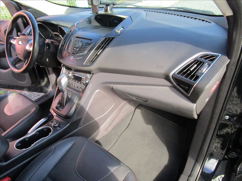 Ford Kuga 1.5 EcoBoost AWD, automat - fotka 17 z 42