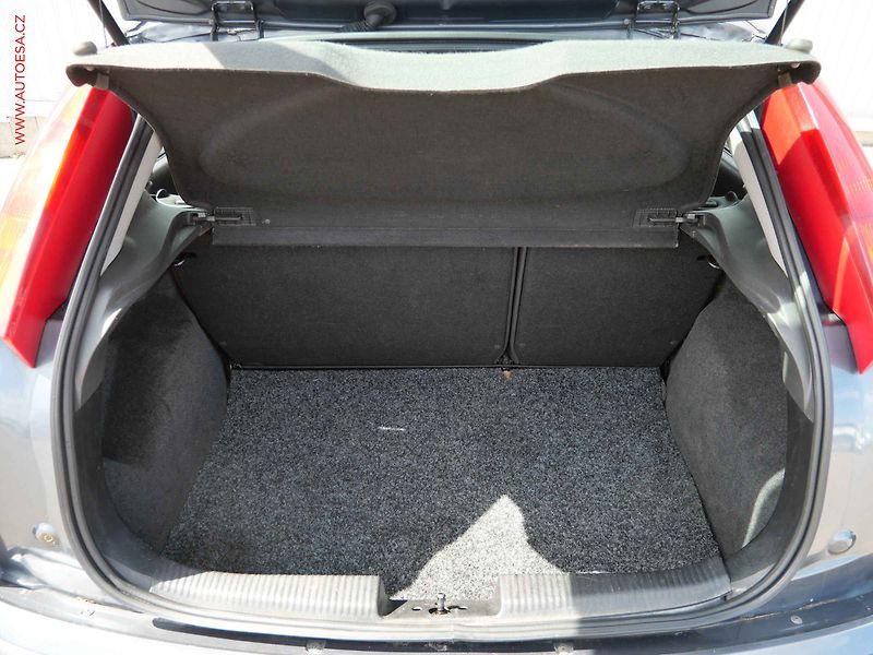 Ford Focus (2004) 1.8 TDCi, AC, tažné - fotka 7 z 14