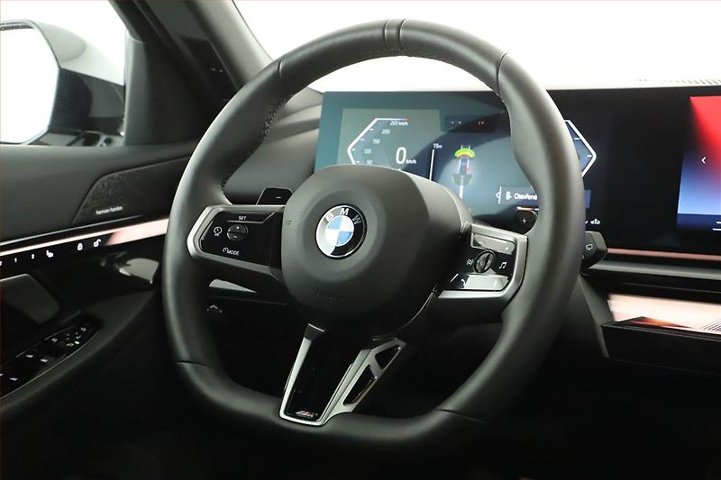 BMW Řada 5 (2025) 540d xDrive - fotka 17 z 22