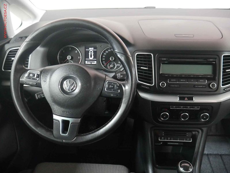 Volkswagen Sharan (2011) 2.0 TDi, AC, výhřev sed - fotka 13 z 20