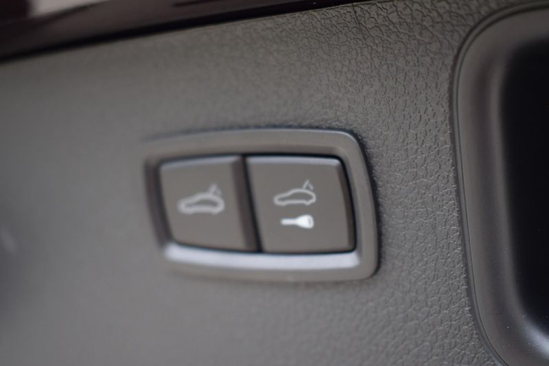 Porsche Macan (2023) T/Pano/KeyLess - fotka 32 z 42