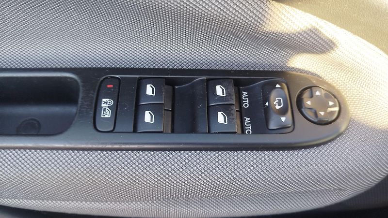 Citroën C3 Picasso (2012) 1.4 16V   top stav - fotka 16 z 31