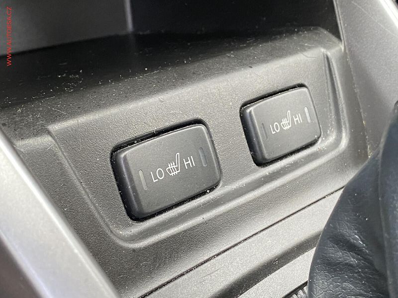 Suzuki Vitara (2019) 1.4B-Jet, Style, AT, panor - fotka 15 z 19