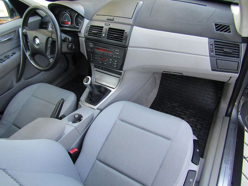 BMW X3 (2006) 2.0d 110kW 4x4 - fotka 14 z 41