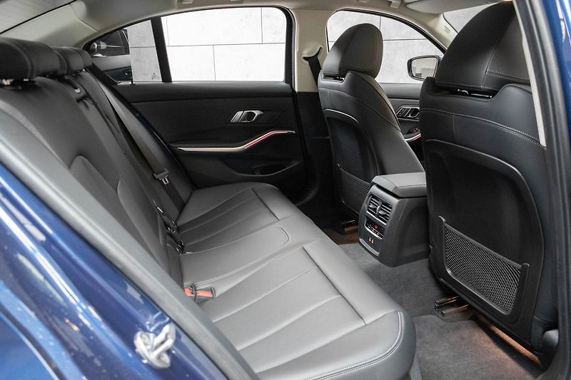BMW Řada 3 320d xD NEZ. TOPENÍ*ZÁRUKA*ČR* - fotka 13 z 42