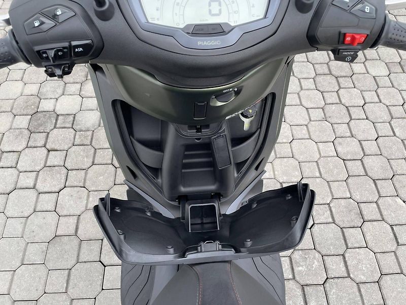 Piaggio (2025) Beverly 300 S E5 - fotka 4 z 11
