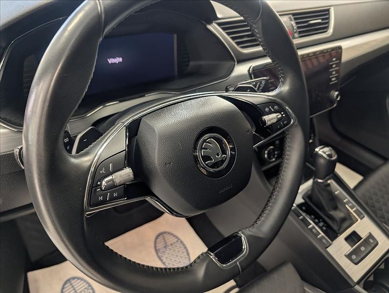 Škoda Superb 2.0 TDI STYLE - fotka 17 z 30