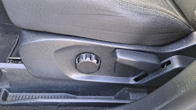 Ford S-MAX 2.0 EcoBlue Titanium REZERVACE - fotka 22 z 30