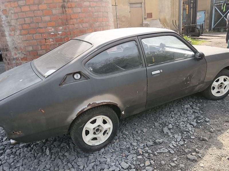 Opel Kadett (1977) GT coupe bez motoru - fotka 3 z 16