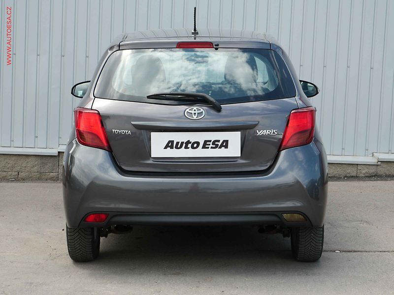 Toyota Yaris (2014) 1.3 VVT- i, ČR, AC, park - fotka 5 z 18