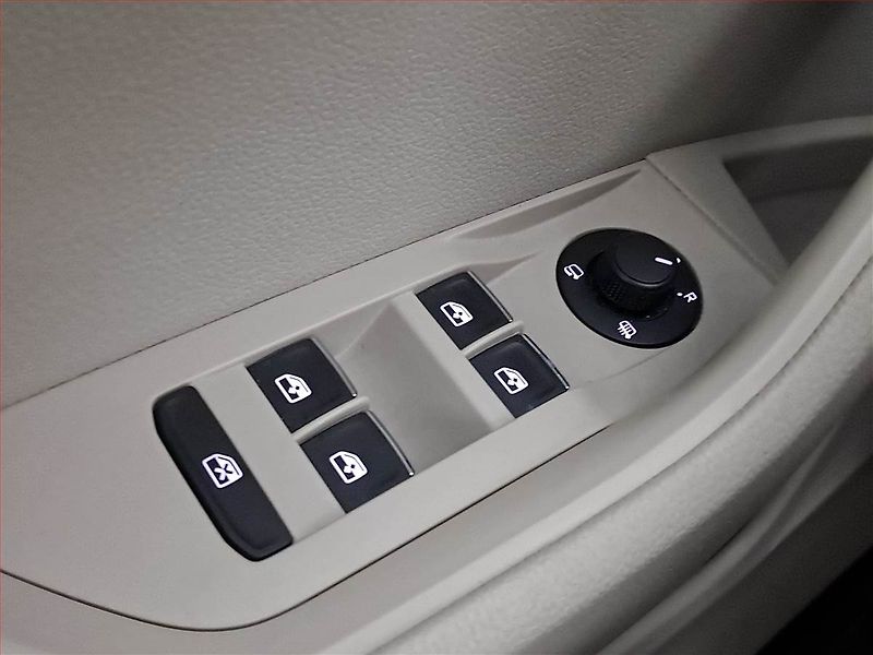 Škoda Superb (2016) 2.0 TDI, Navi, Bi-Xenony - fotka 16 z 17