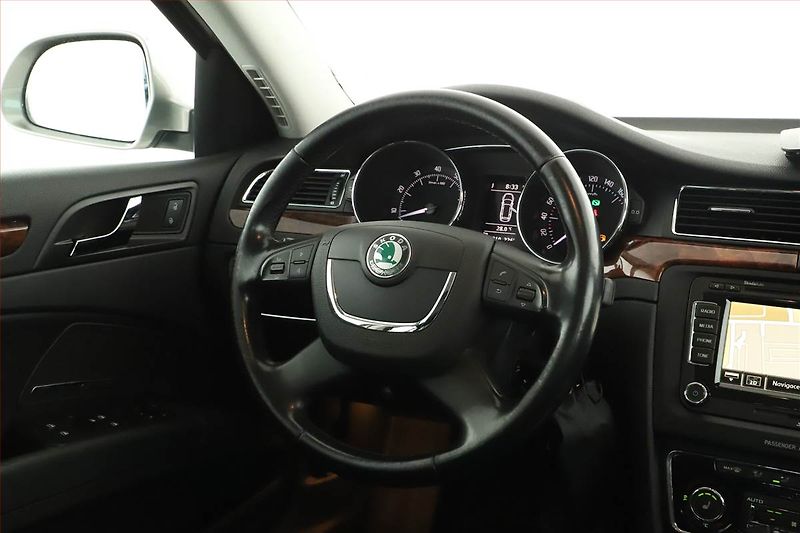 Škoda Superb (2011) Elegance 3.6 FSI V6, 4X4 - fotka 8 z 19