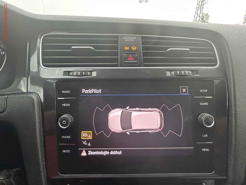 Volkswagen Golf (2018) 1.5 TSi, servis.kniha - fotka 16 z 18