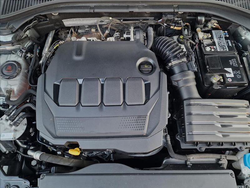 Škoda Superb 2.0TDI 110kW Style Combi,1Maj - fotka 42 z 49