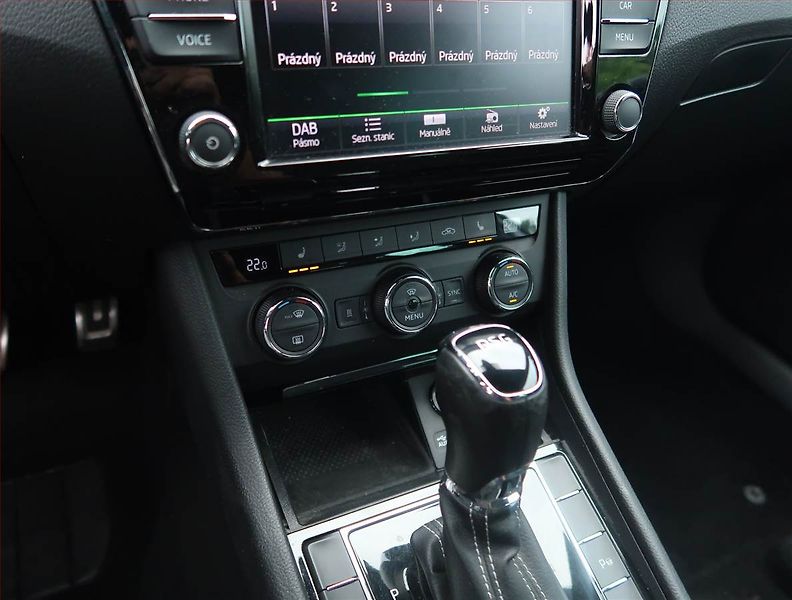 Škoda Superb (2017) Sportline 2.0 TSI, Automat - fotka 19 z 23