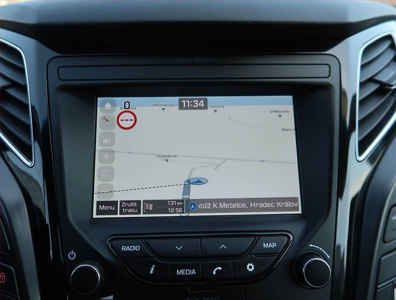 Hyundai i40 (2018) Premium 1.7 CRDi, Automat - fotka 16 z 23