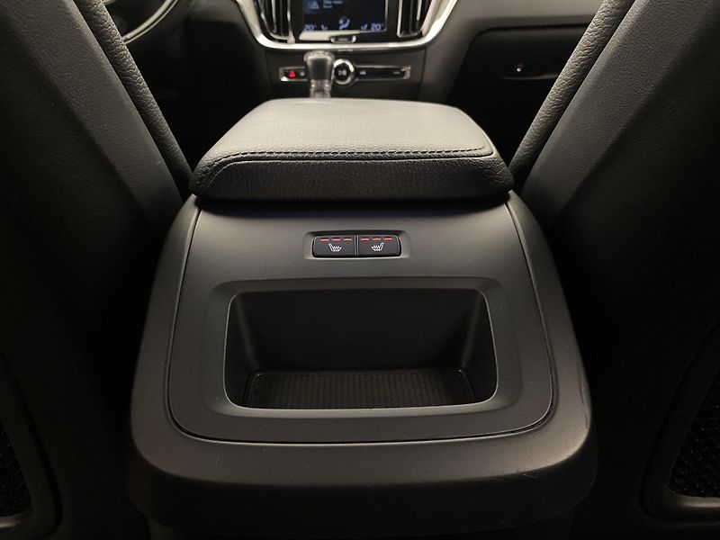 Volvo V60 D3 AWD INSCRIPTION REZERVACE - fotka 31 z 42