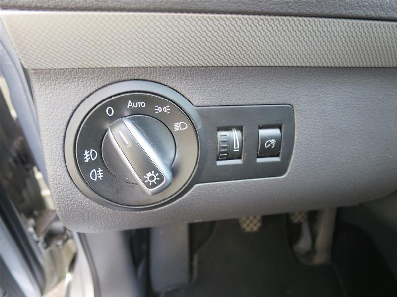 Volkswagen Touran 1,4  TSI MATCH - fotka 18 z 34