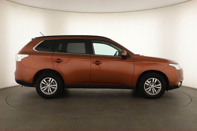 Mitsubishi Outlander (2012) 2.0, 4X4, Automat, Tempomat - fotka 6 z 14