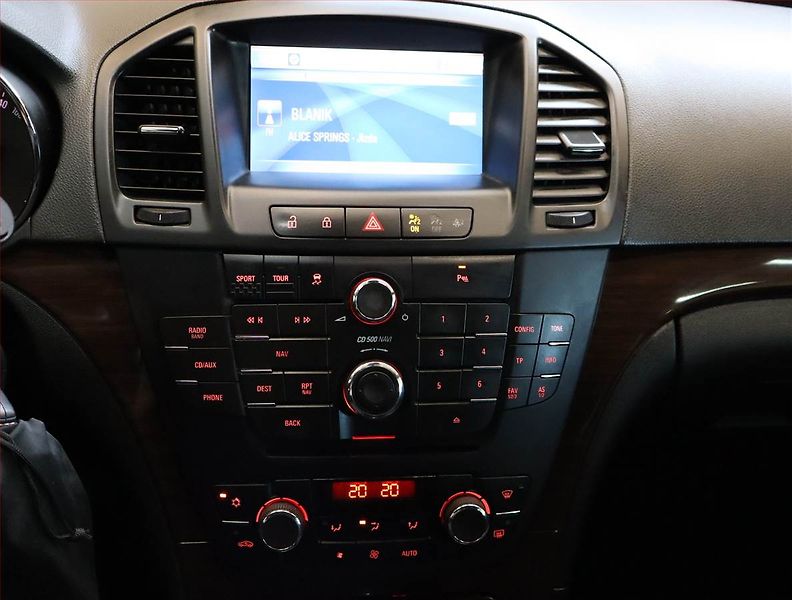 Opel Insignia (2011) 2.0 CDTI, 4X4, Xenony - fotka 12 z 19
