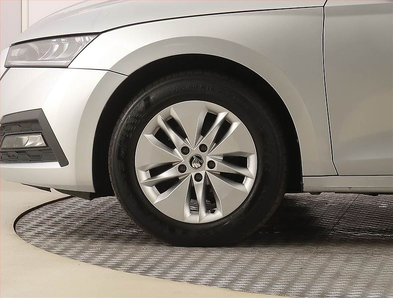 Škoda Octavia (2023) Ambition 2.0 TDI, ČR,1.maj - fotka 13 z 24