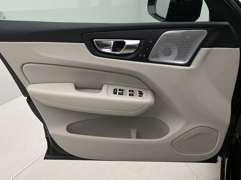Volvo XC60 T8 AWD RECHARGE DARK ULTRA CZ - fotka 7 z 67