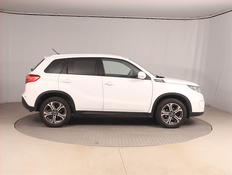 Suzuki Vitara (2017) 1.6 VVT, 4X4, Kůže, Navi - fotka 6 z 15