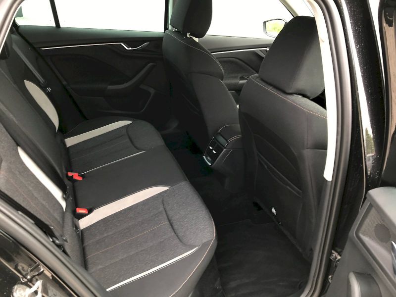 Škoda Kamiq (2025) SELEC TSI 85/1.0 M6F - fotka 12 z 21