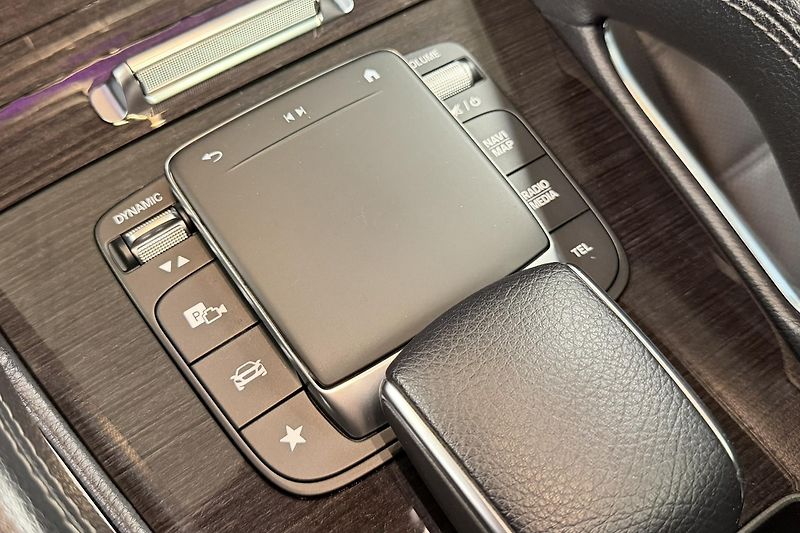 Mercedes-Benz GLE (2021) GLE 300d 4Matic AMG Line - fotka 16 z 94