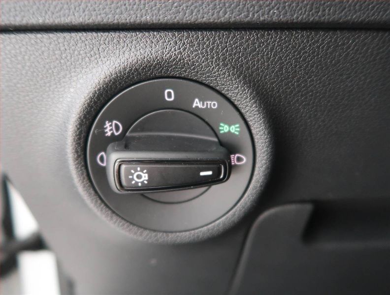 Škoda Karoq (2019) Ambition 1.6 TDI, Automat - fotka 18 z 18