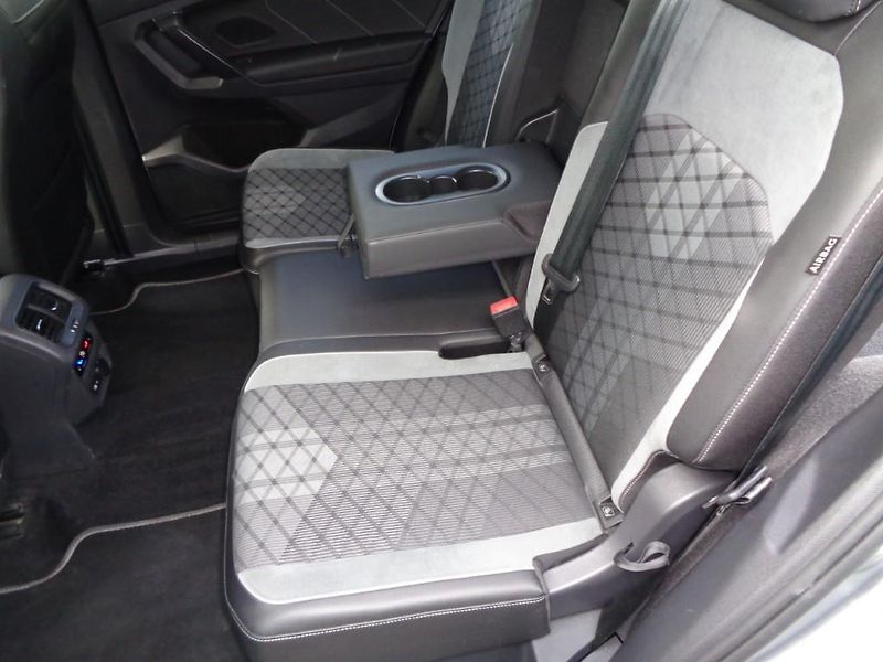 Volkswagen Tiguan 2.0 TSI 7DSG 4x4 R-LINE  140 k - fotka 24 z 30