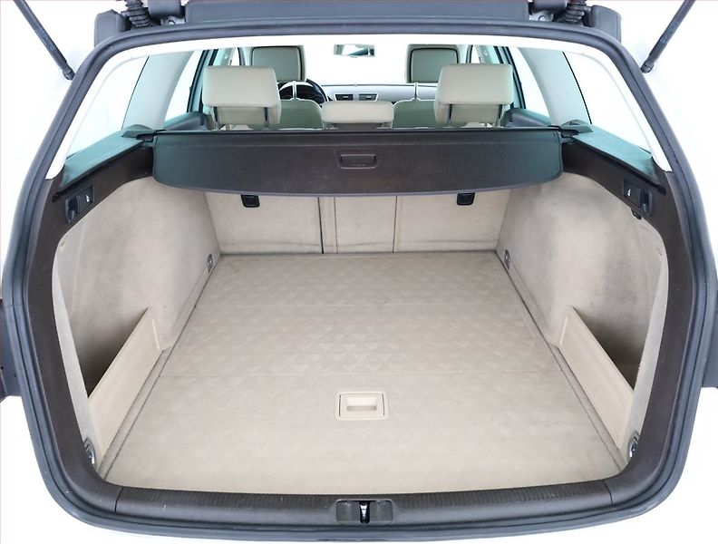 Volkswagen Passat (2013) 2.0 TDI, Automat, ČR,1.maj - fotka 16 z 17