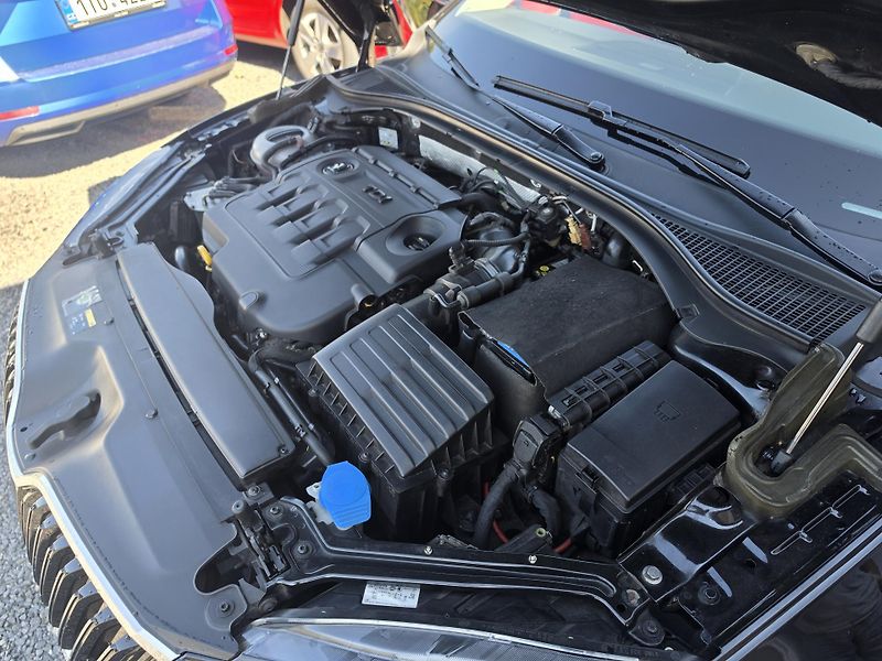 Škoda Superb 2.0 TDI L&Klement  4x4 - fotka 17 z 23