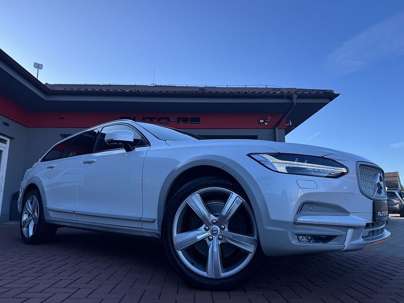 Volvo V90 (2018) 2.0D AWD Ocean Race LED - fotka 46 z 46
