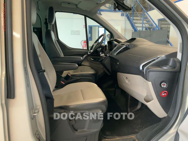 Ford Tourneo Custom (2015) 2.2TDCi L2, TITANIUM, 114kW - fotka 6 z 8