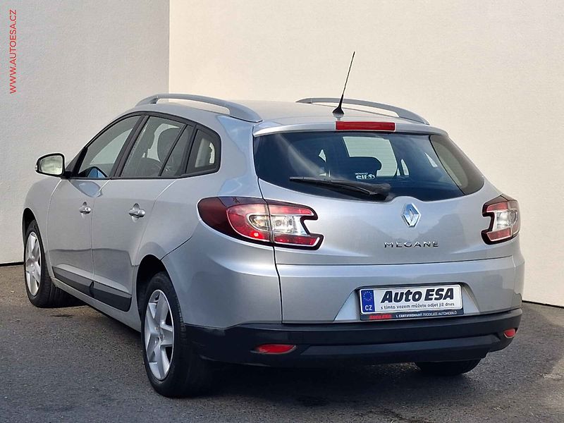 Renault Mégane (2011) 1.6i, ČR, autoAC, temp - fotka 6 z 15
