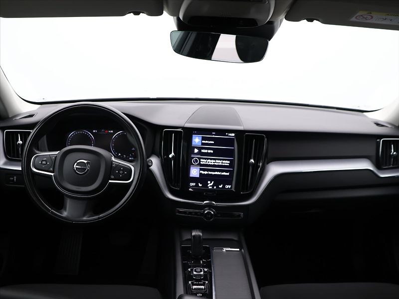 Volvo XC60 2,0 B4 145kW AWD Momentum CZ D - fotka 15 z 32