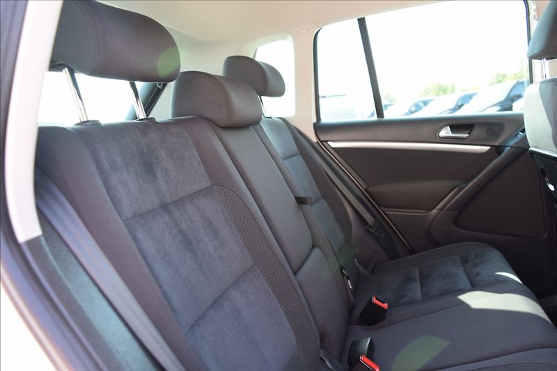 Volkswagen Tiguan 2,0 TDI 81KW ALU NÍZKÝ NÁJEZD - fotka 46 z 47