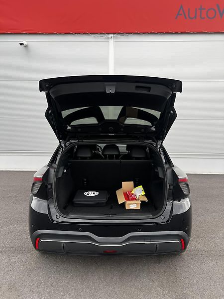 MG MG4 150kW 64kWh LUXURY 1.Maj DPH - fotka 22 z 23