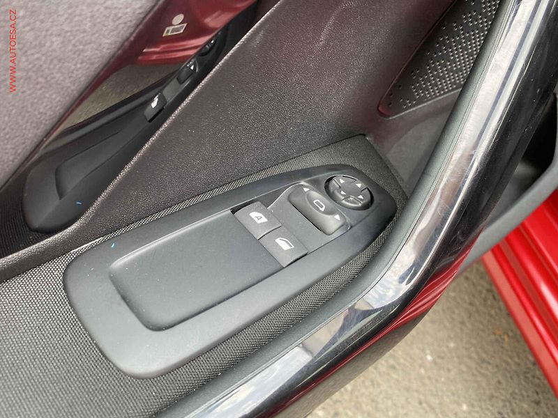Peugeot 208 (2016) 1.2PT, 1.maj,ČR, servis - fotka 13 z 14