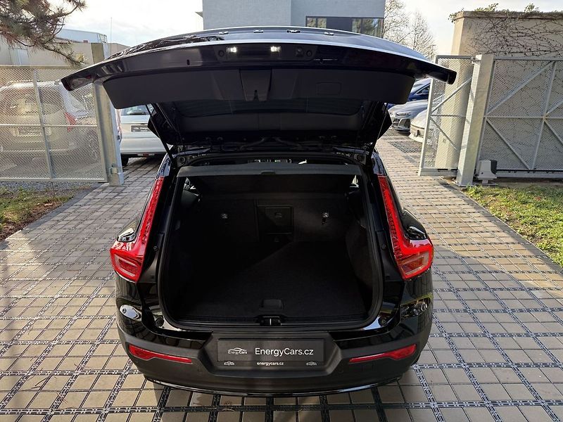 Volvo XC40 Recharge Single Motor 69kWh - fotka 32 z 36
