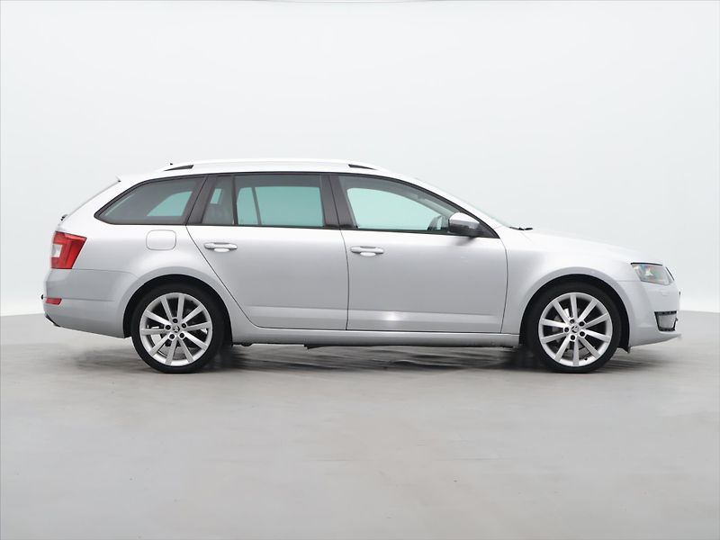 Škoda Octavia 1,4 TSI 103kW Elegance+ Xenon - fotka 8 z 32