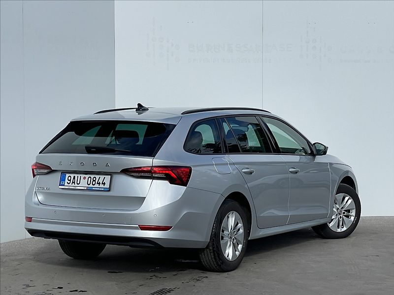 Škoda Octavia 2,0 TDI Combi Ambition Plus - fotka 3 z 23
