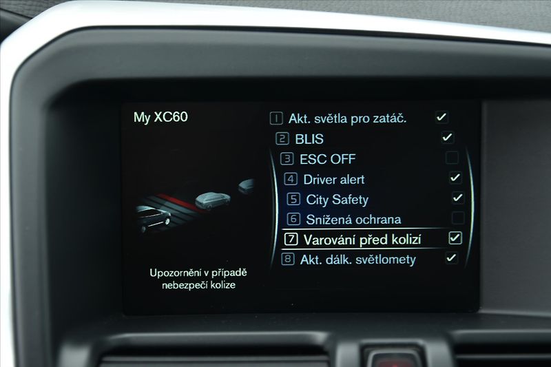 Volvo XC60 2.0 T6 225kW AWD R-DESIGN ČR - fotka 20 z 28