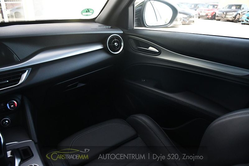 Alfa Romeo Stelvio 2,2 D 16V 210k Veloce AT8-Q4 - fotka 23 z 55