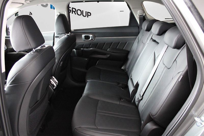 Kia Sorento (2025) 7P MQ4 2,2 CRDi SCR 4x4 8DCT T - fotka 14 z 24