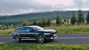Volvo V90 Cross Country.