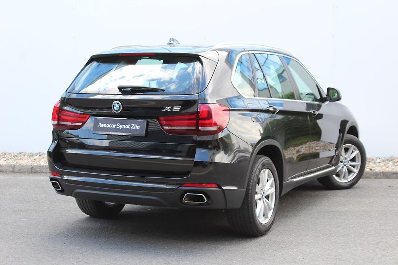 BMW X5 xDrive30d - fotka 2 z 30
