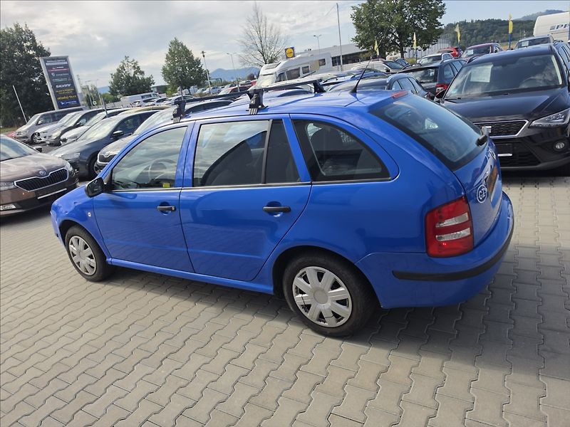 Škoda Fabia 1,2 HTp Clasic SERVISOVÁNO - fotka 9 z 37